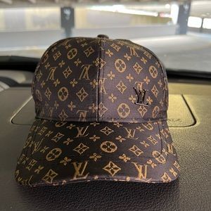 Luis Vuitton unisex ball cap
